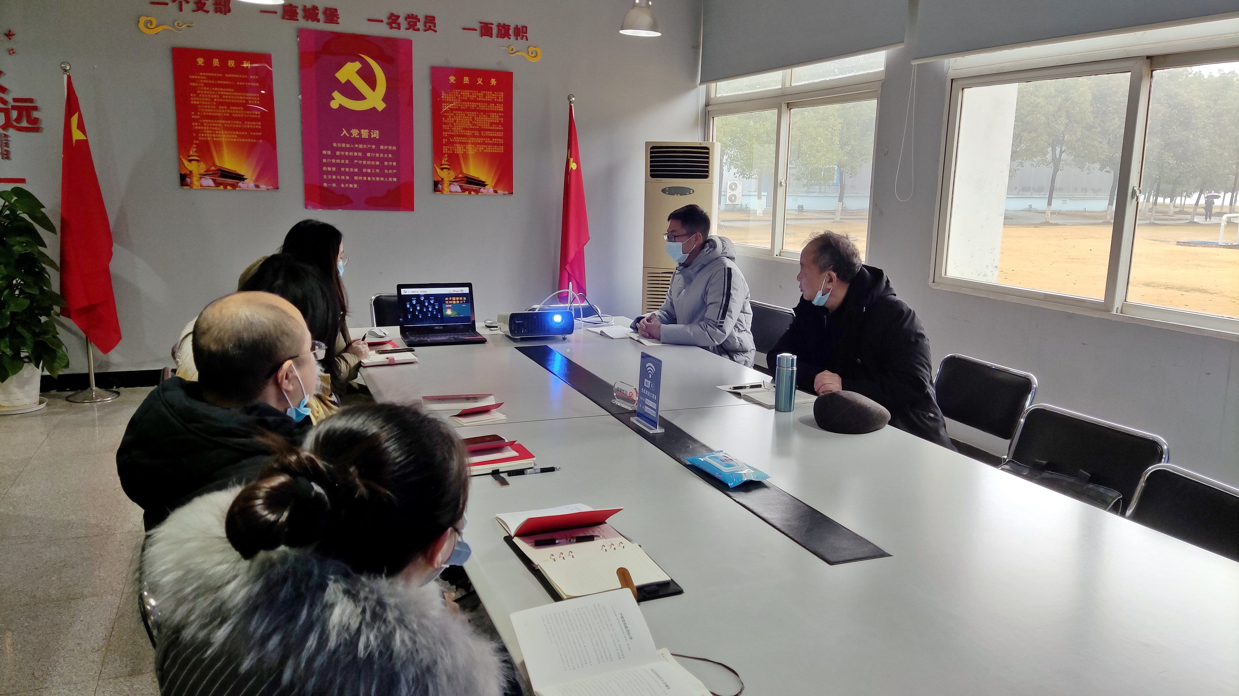 160458130.jpg 160458130.jpg